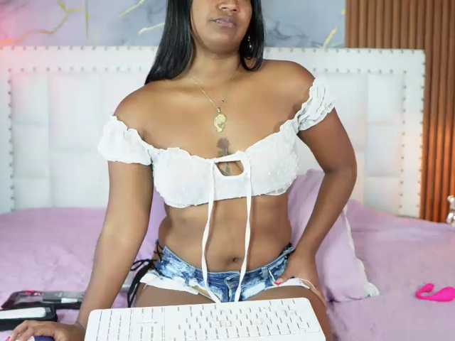 Indiancutiie live cam on BongaCams