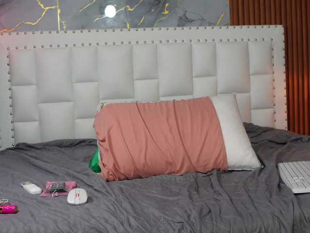 Indiancutiie live cam on BongaCams