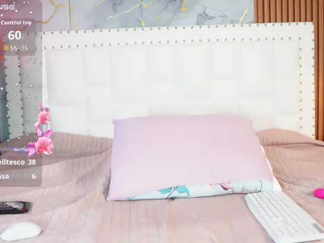 Indiancutiie live cam on BongaCams