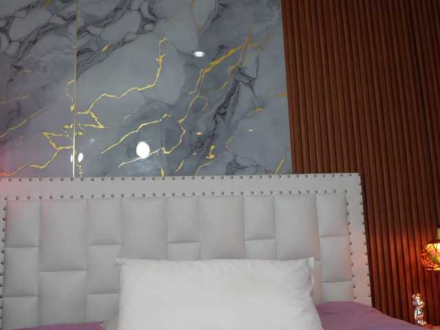Indiancutiie live cam on BongaCams