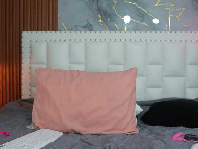 Indiancutiie live cam on BongaCams