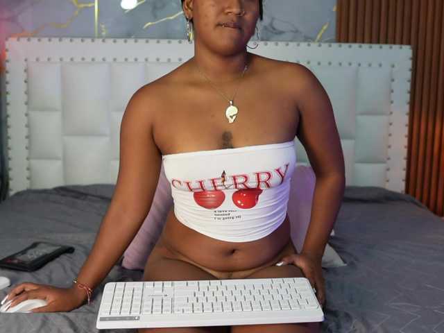 Indiancutiie live cam on BongaCams