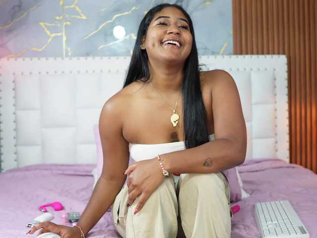 Indiancutiie live cam on BongaCams