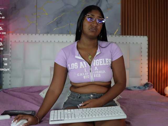 Indiancutiie live cam on BongaCams