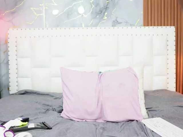 Indiancutiie live cam on BongaCams