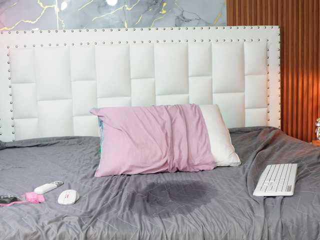 Indiancutiie live cam on BongaCams