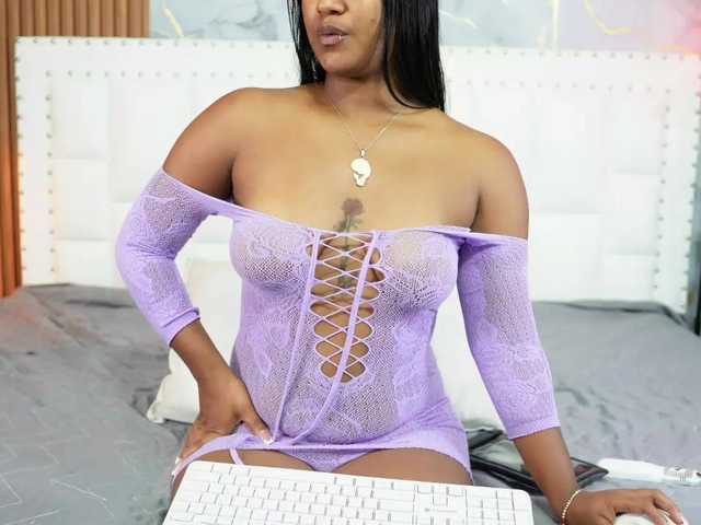 Indiancutiie live cam on BongaCams