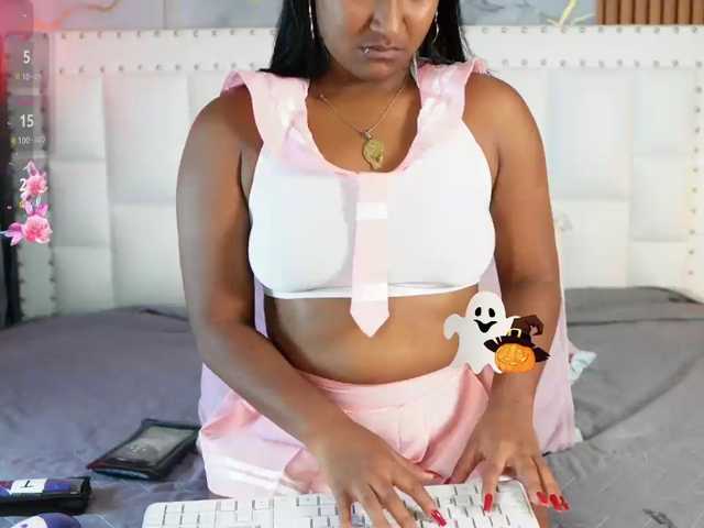 Indiancutiie live cam on BongaCams