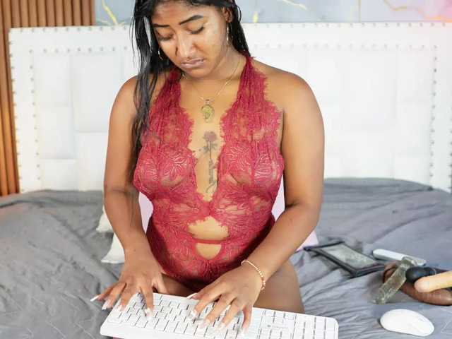 Indiancutiie live cam on BongaCams