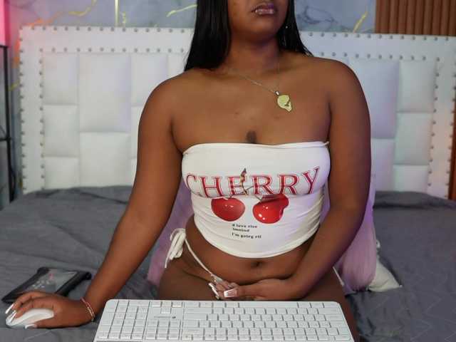 Indiancutiie live cam on BongaCams