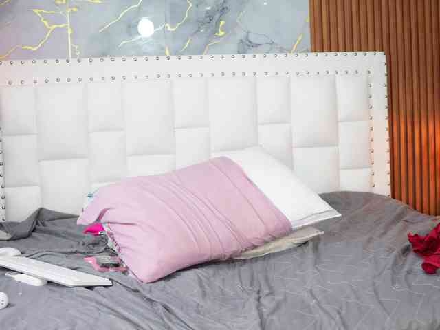 Indiancutiie Live Webcam on BongaCams