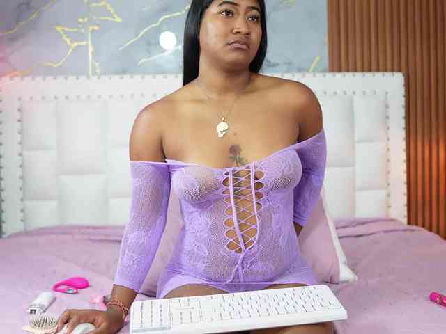 Indiancutiie Live Webcam on BongaCams