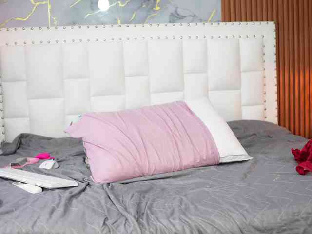 Indiancutiie Live Webcam on BongaCams