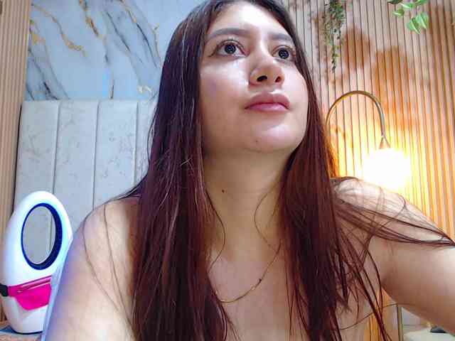 hornyssluttt's live room