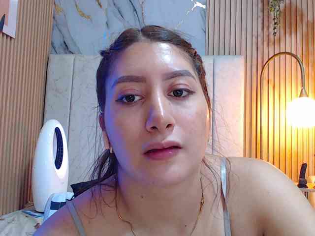 hornyssluttt webcam