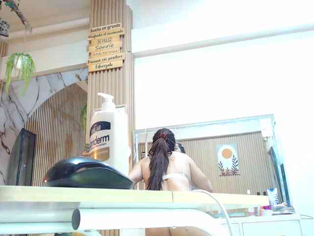 hornyssluttt webcam
