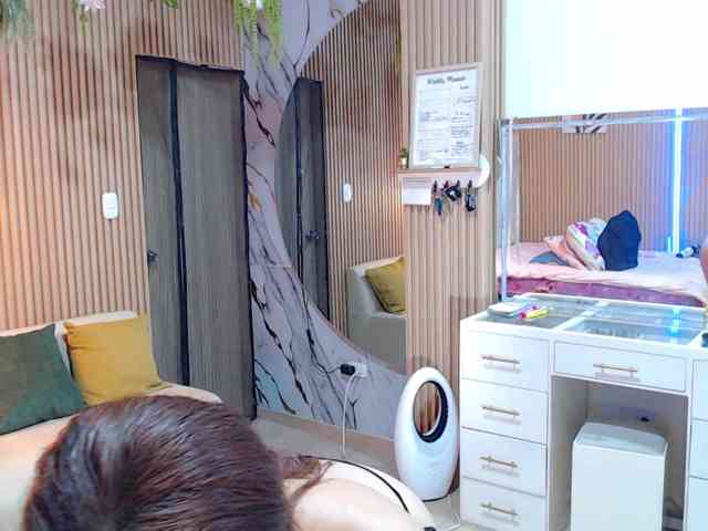 hornyssluttt webcam