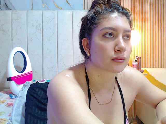 hornyssluttt webcam
