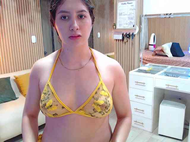 hornyssluttt's live room