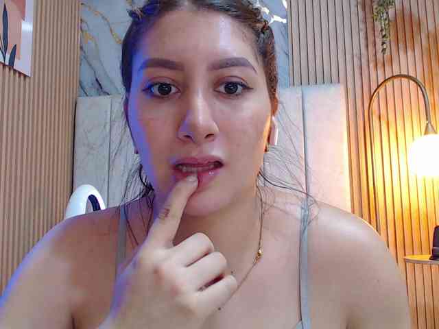 hornyssluttt webcam