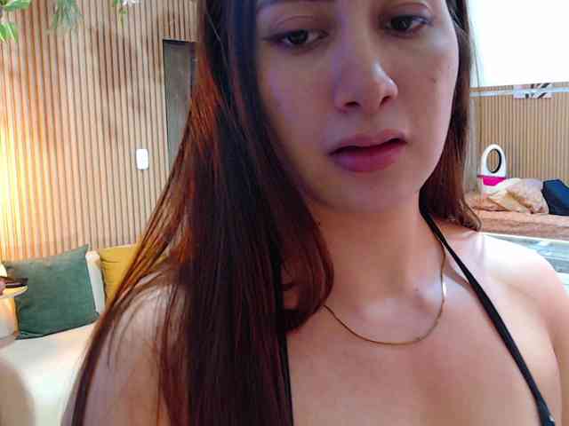 hornyssluttt webcam