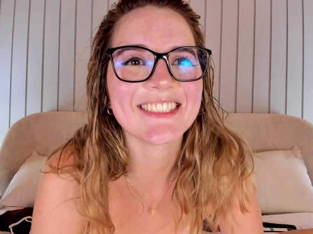 MaiaCollins — live female cam