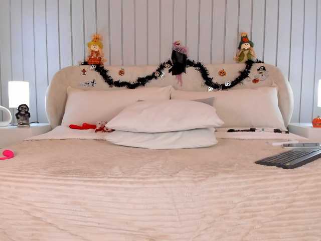 MaiaCollins live cam on BongaCams