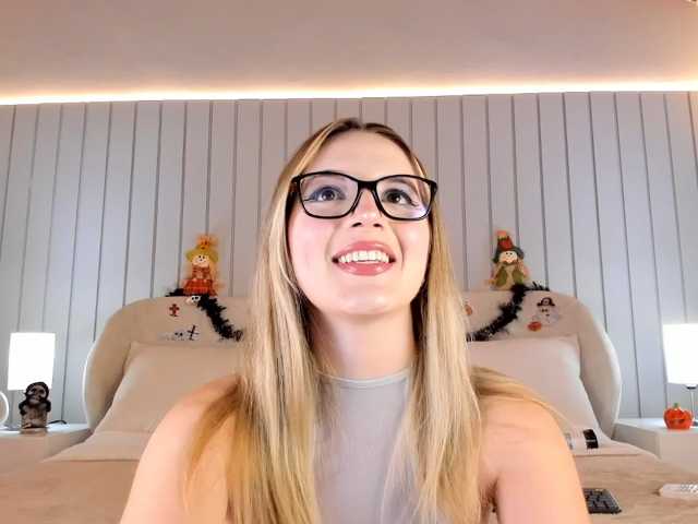 MaiaCollins, live now on BongaCams