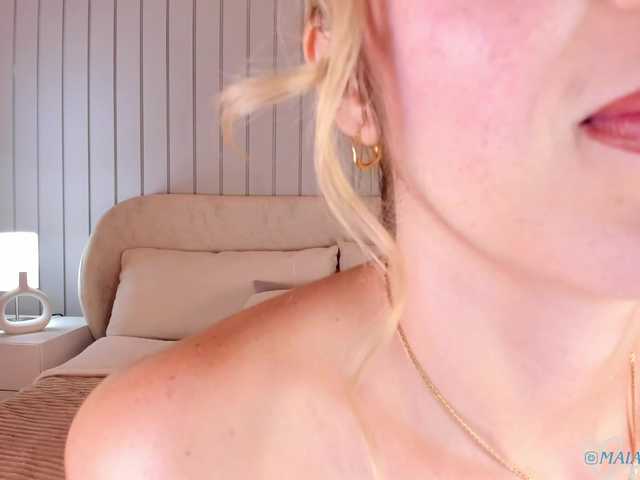 MaiaCollins live cam on BongaCams