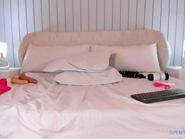 MaiaCollins's BongaCams show and profile