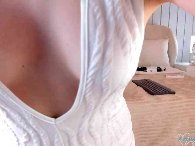 MaiaCollins webcam