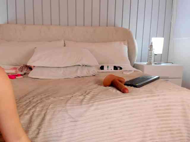 MaiaCollins webcam