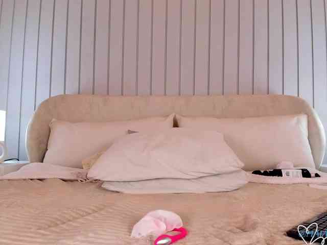 MaiaCollins webcam