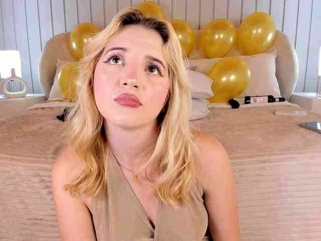 MaiaCollins webcam