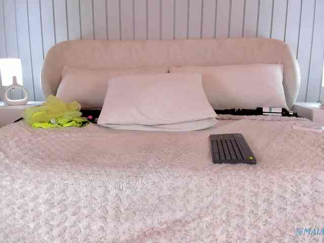 MaiaCollins webcam