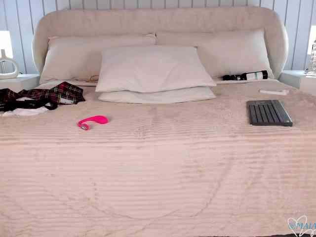 MaiaCollins webcam