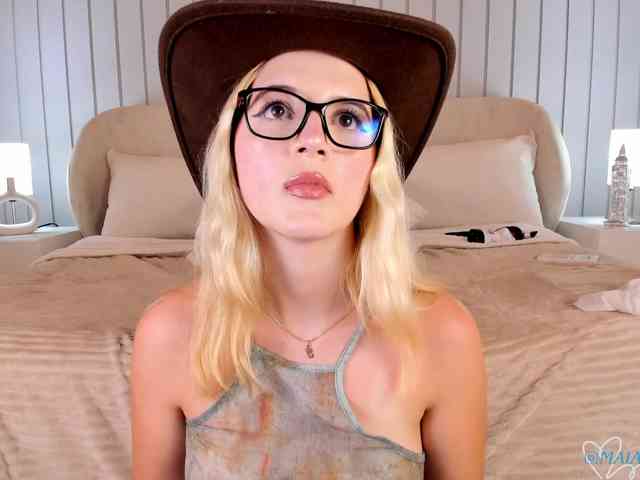 MaiaCollins webcam