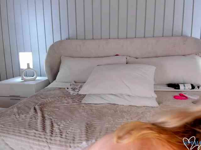 MaiaCollins webcam