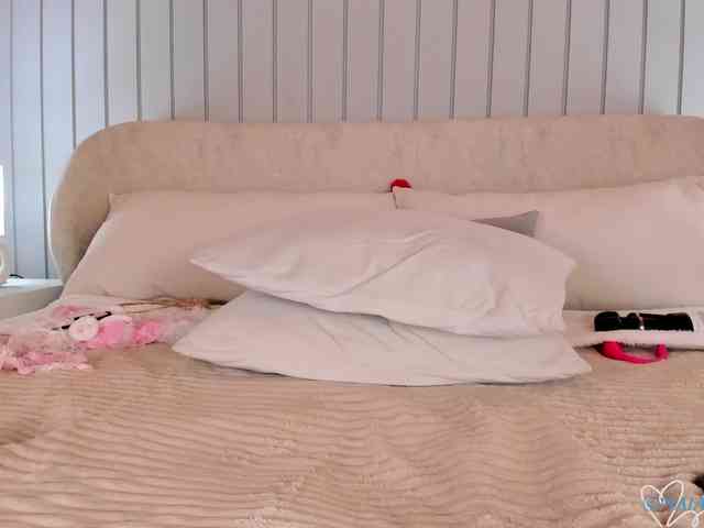 MaiaCollins webcam