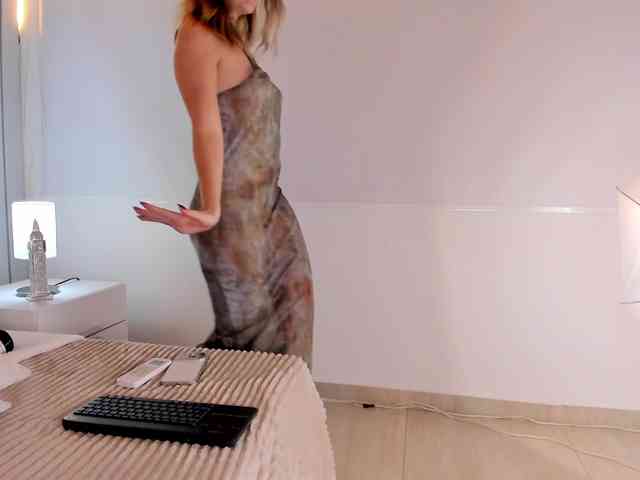 MaiaCollins webcam