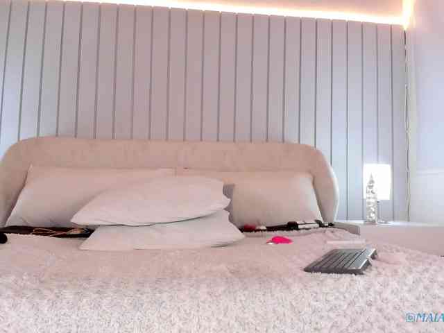 MaiaCollins webcam