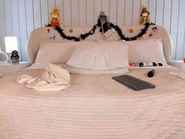 MaiaCollins webcam