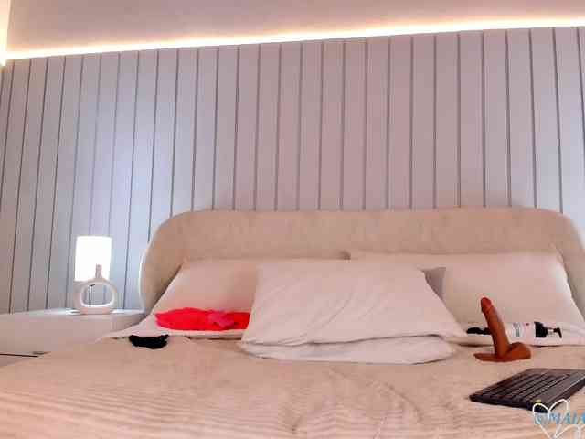 MaiaCollins webcam