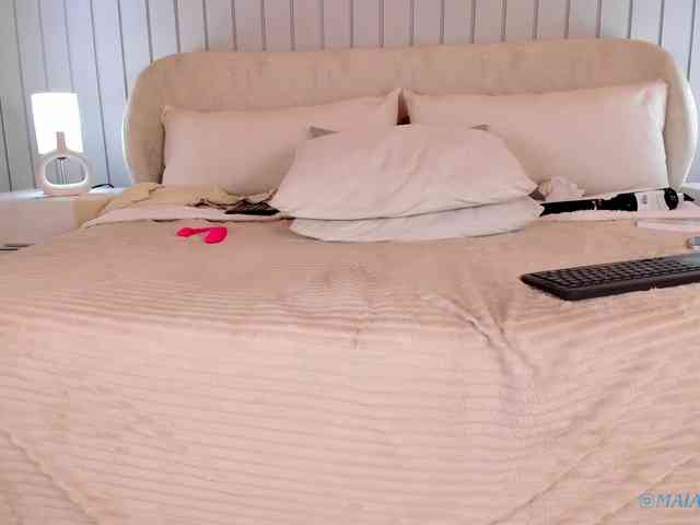 MaiaCollins webcam