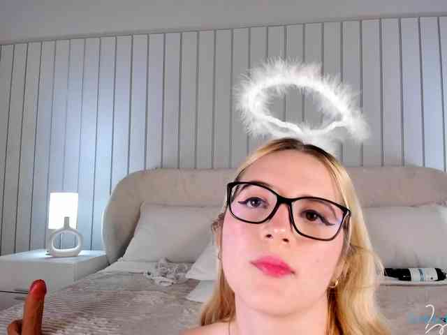 MaiaCollins webcam