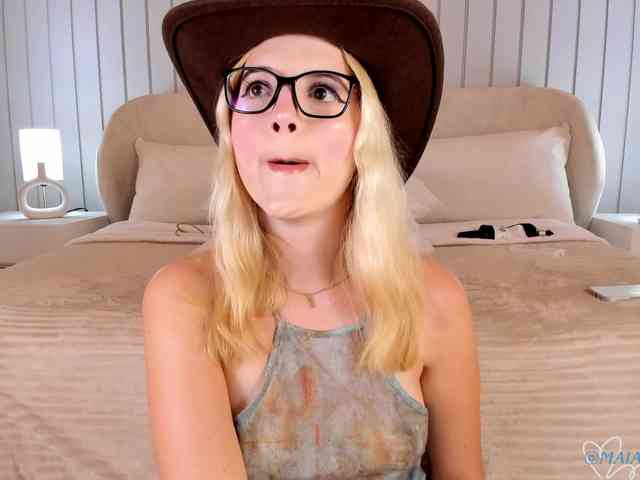 MaiaCollins webcam