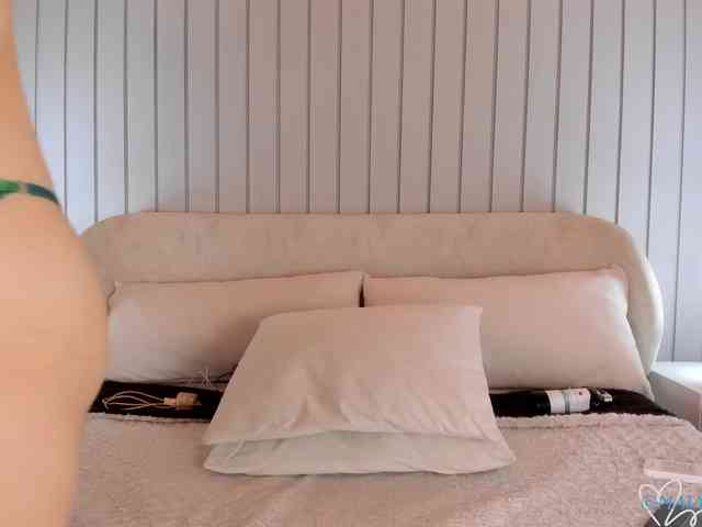 MaiaCollins webcam