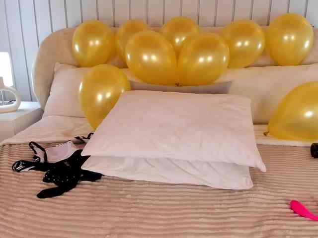 MaiaCollins webcam