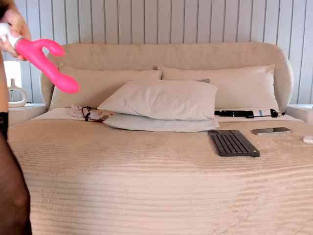 MaiaCollins webcam