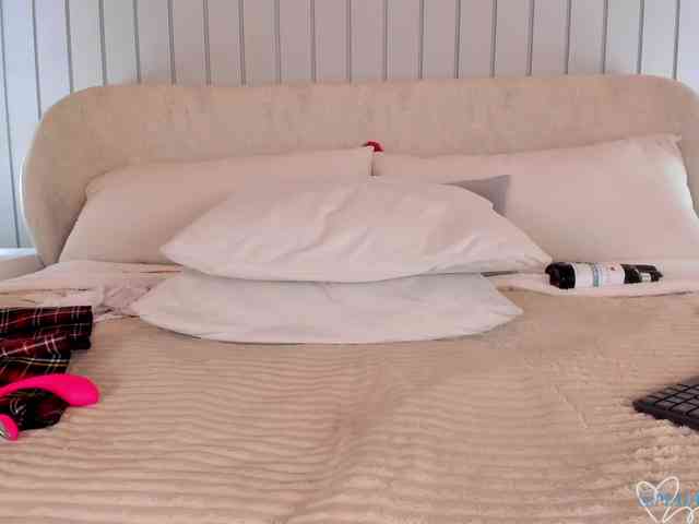 MaiaCollins webcam